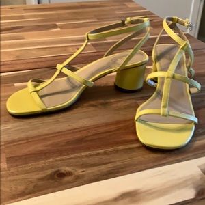 Light yellow Ann Taylor heel sandal